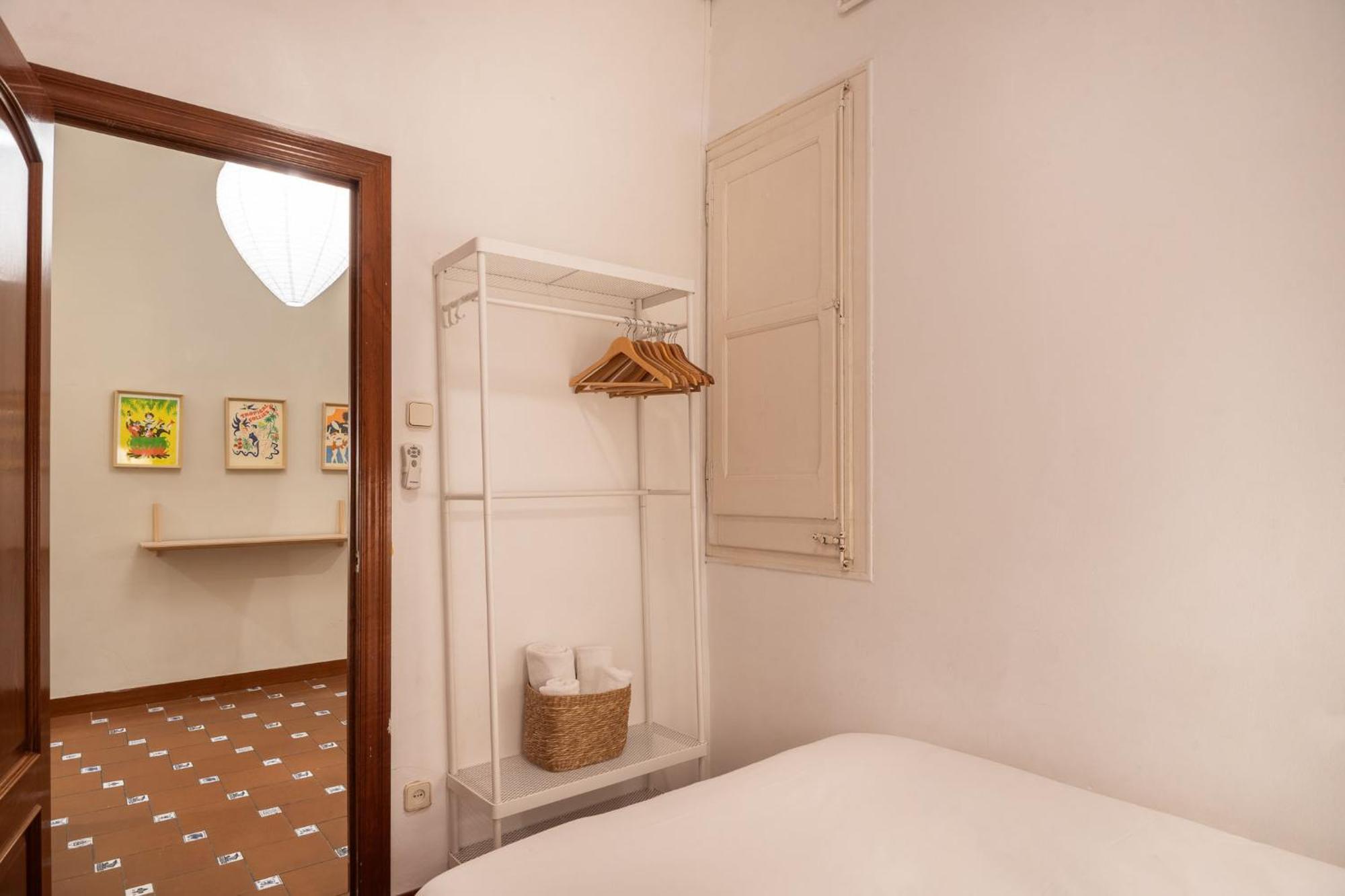 Spacious & Sunny Apt With Terrace In The City Center Barcelona Exterior photo