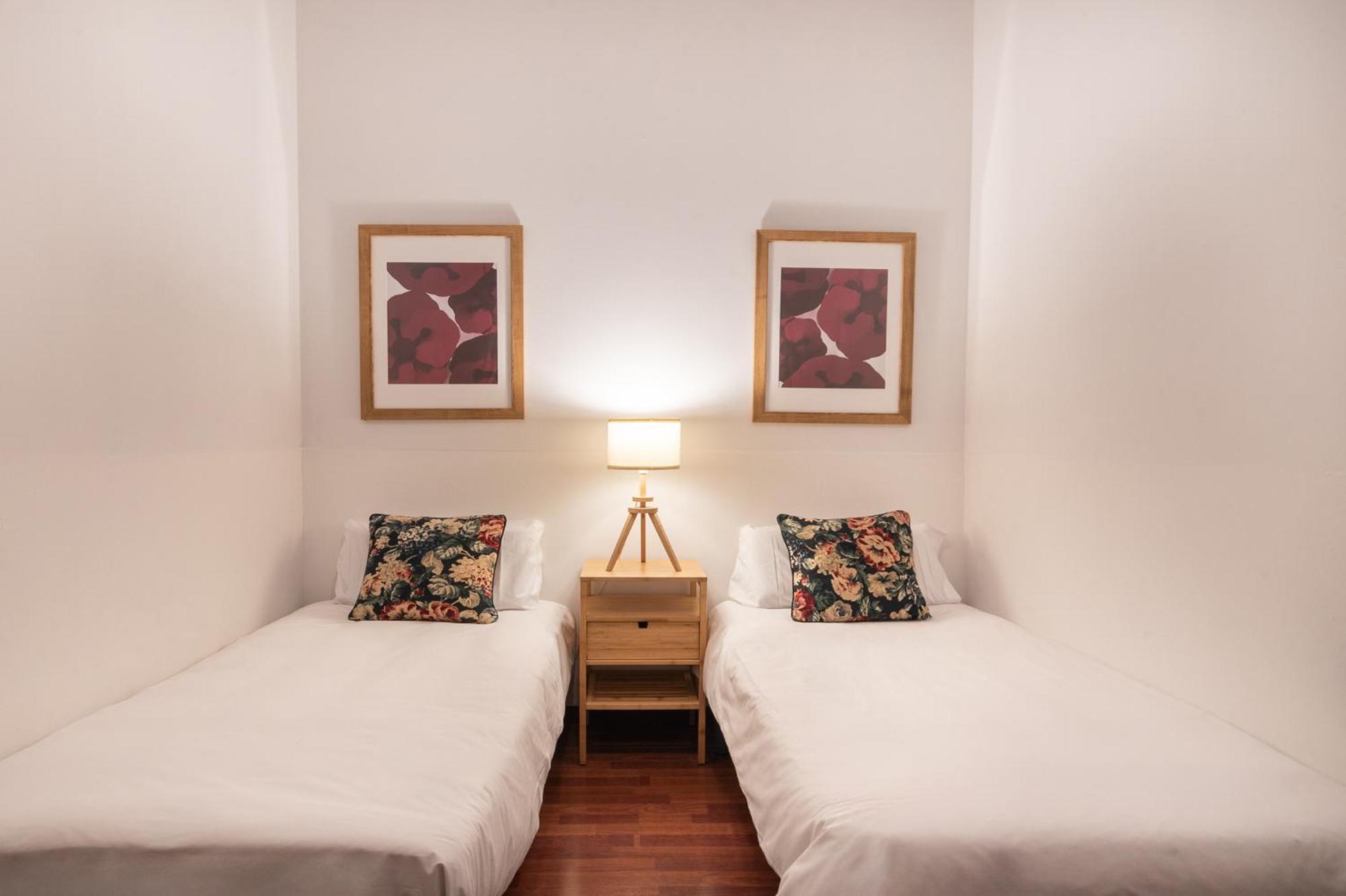 Spacious & Sunny Apt With Terrace In The City Center Barcelona Exterior photo