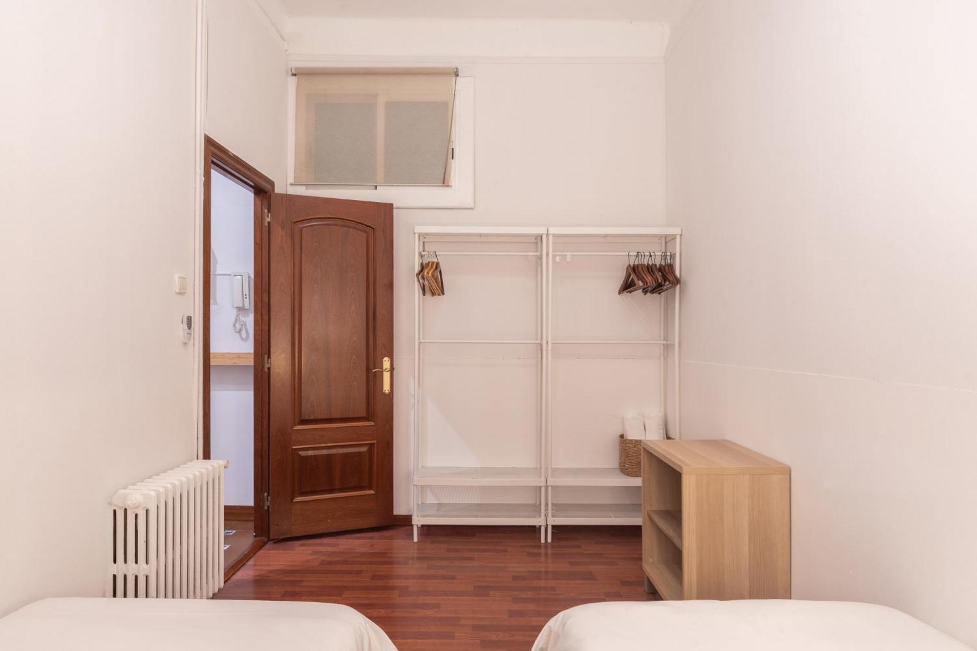 Spacious & Sunny Apt With Terrace In The City Center Barcelona Exterior photo